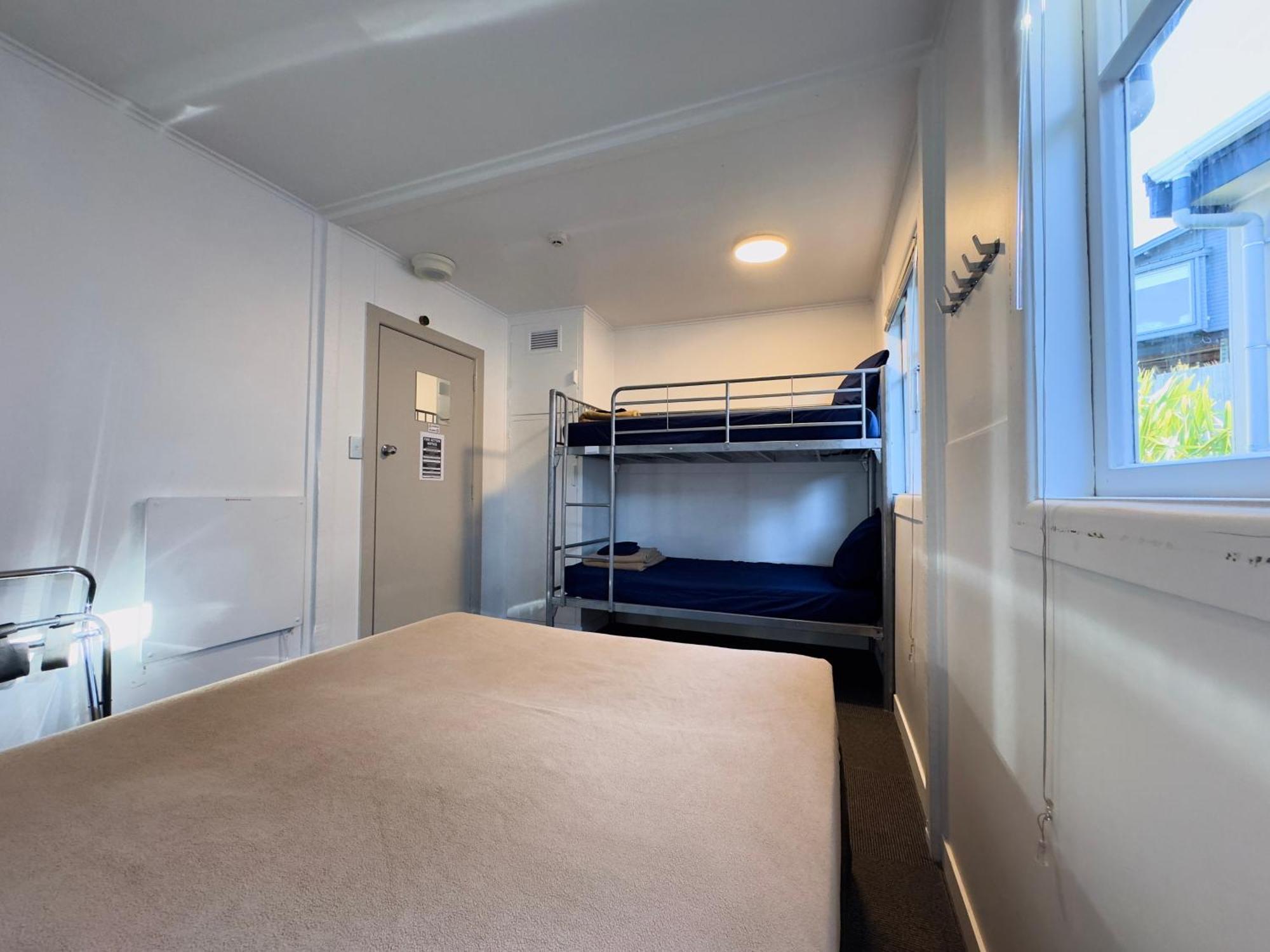 Waiheke Backpackers Hostel Onetangi Bagian luar foto