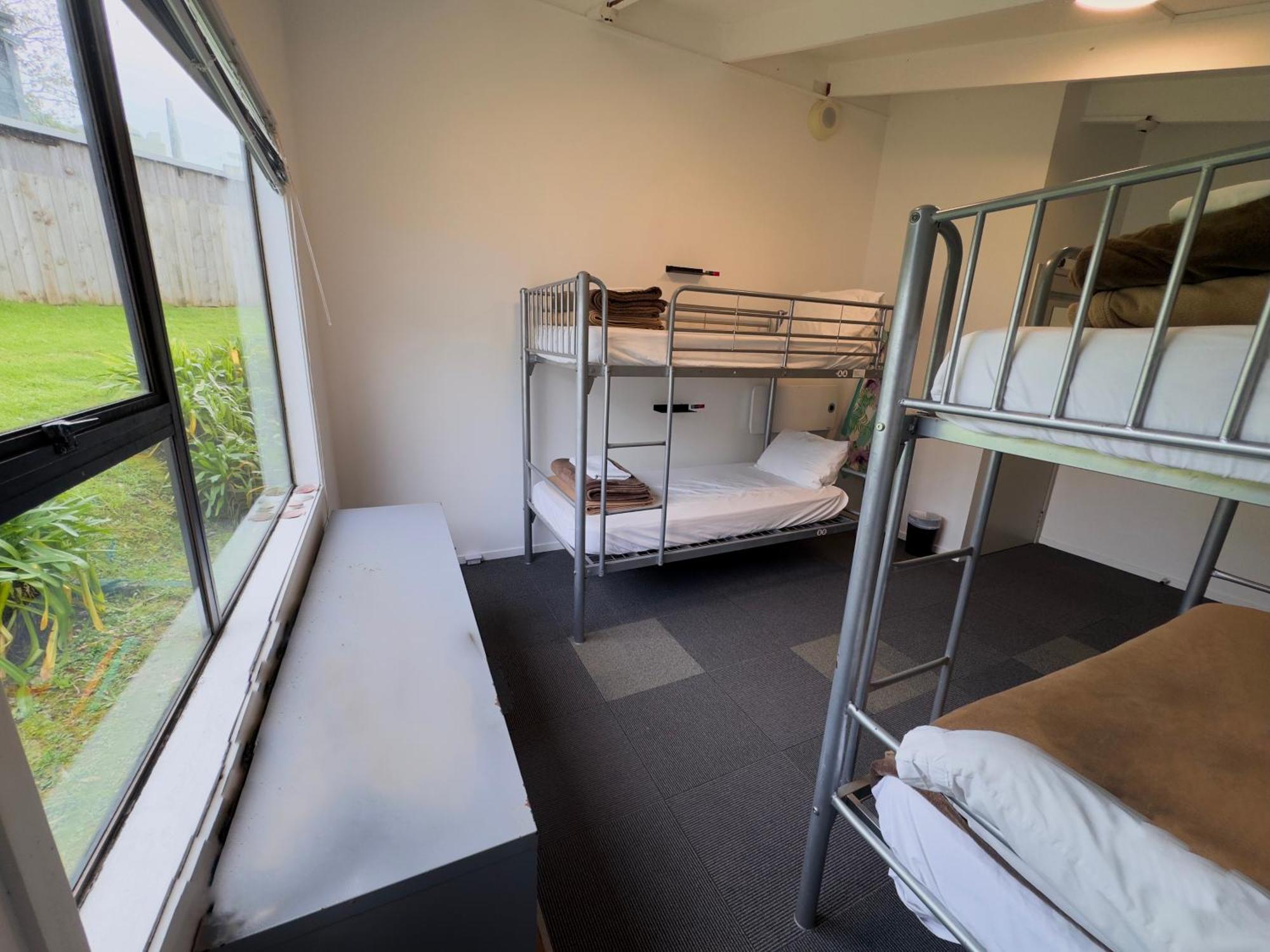 Waiheke Backpackers Hostel Onetangi Bagian luar foto
