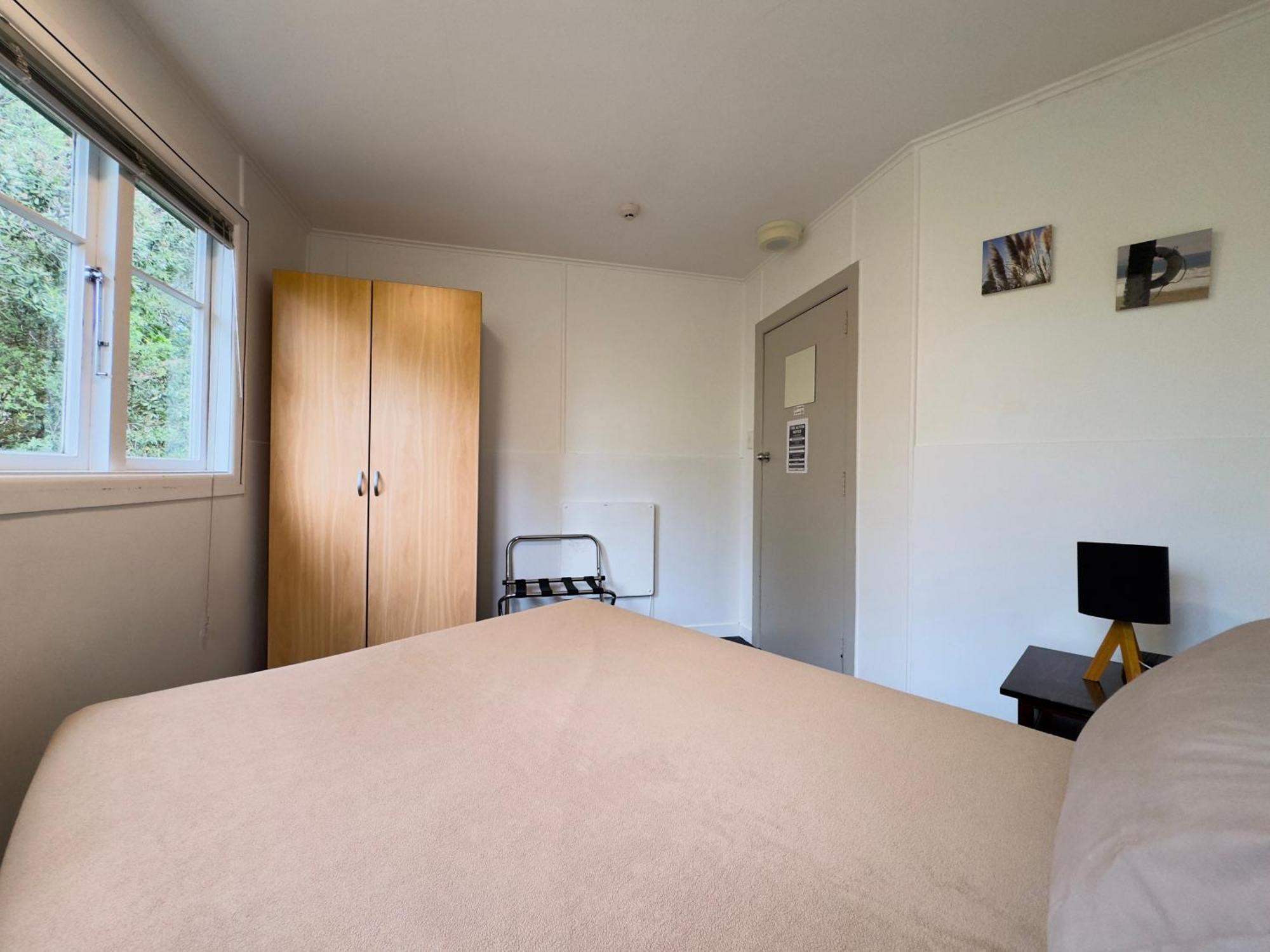 Waiheke Backpackers Hostel Onetangi Bagian luar foto
